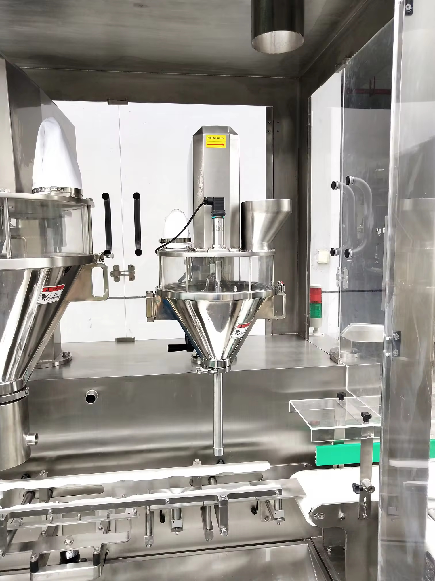 Les doubles remplisseurs saupoudrent l'&eacute;quipement remplissant de granule de vis de foreuse de machine &agrave; emballer 2