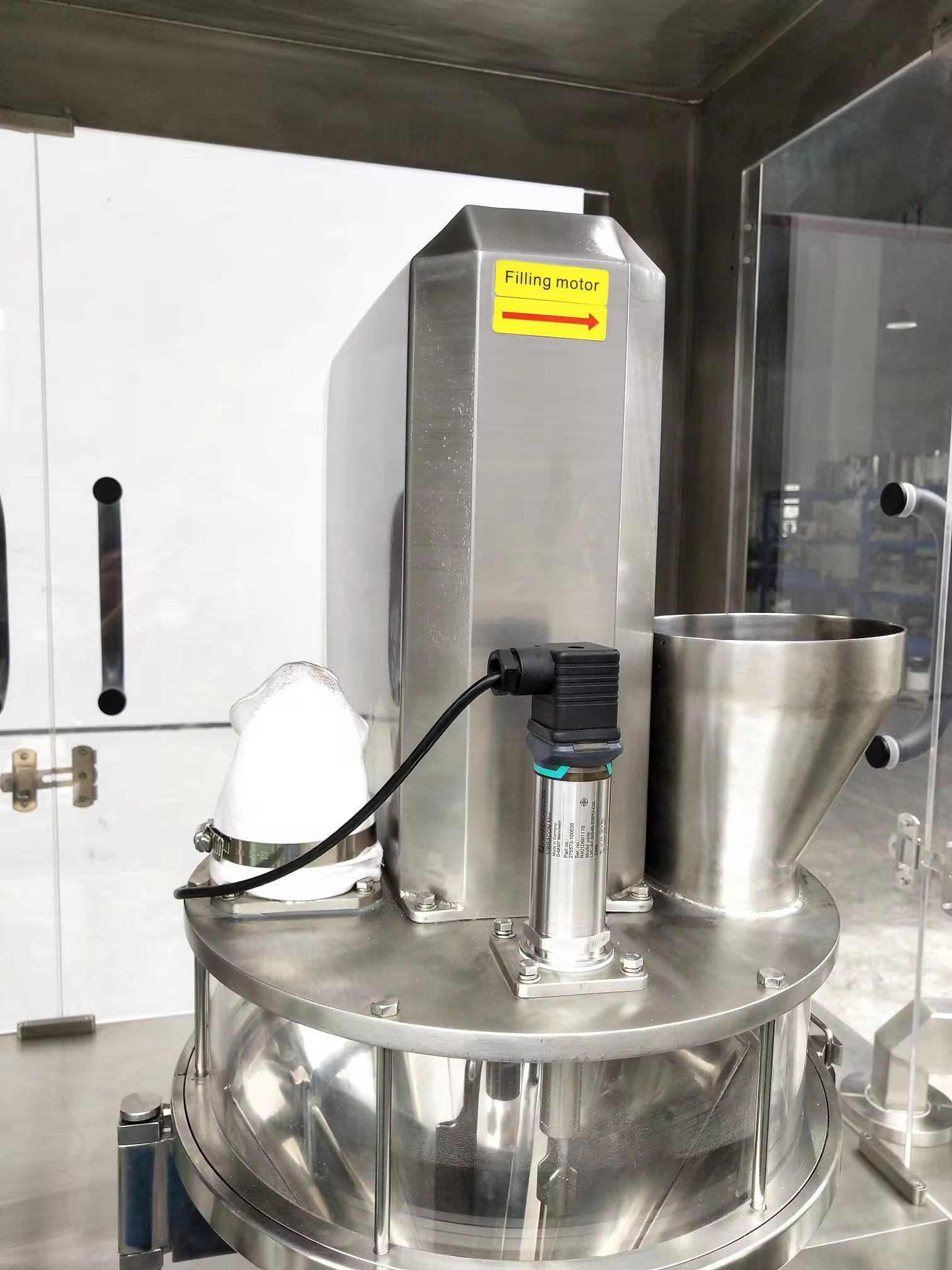 Les doubles remplisseurs saupoudrent l'&eacute;quipement remplissant de granule de vis de foreuse de machine &agrave; emballer 3